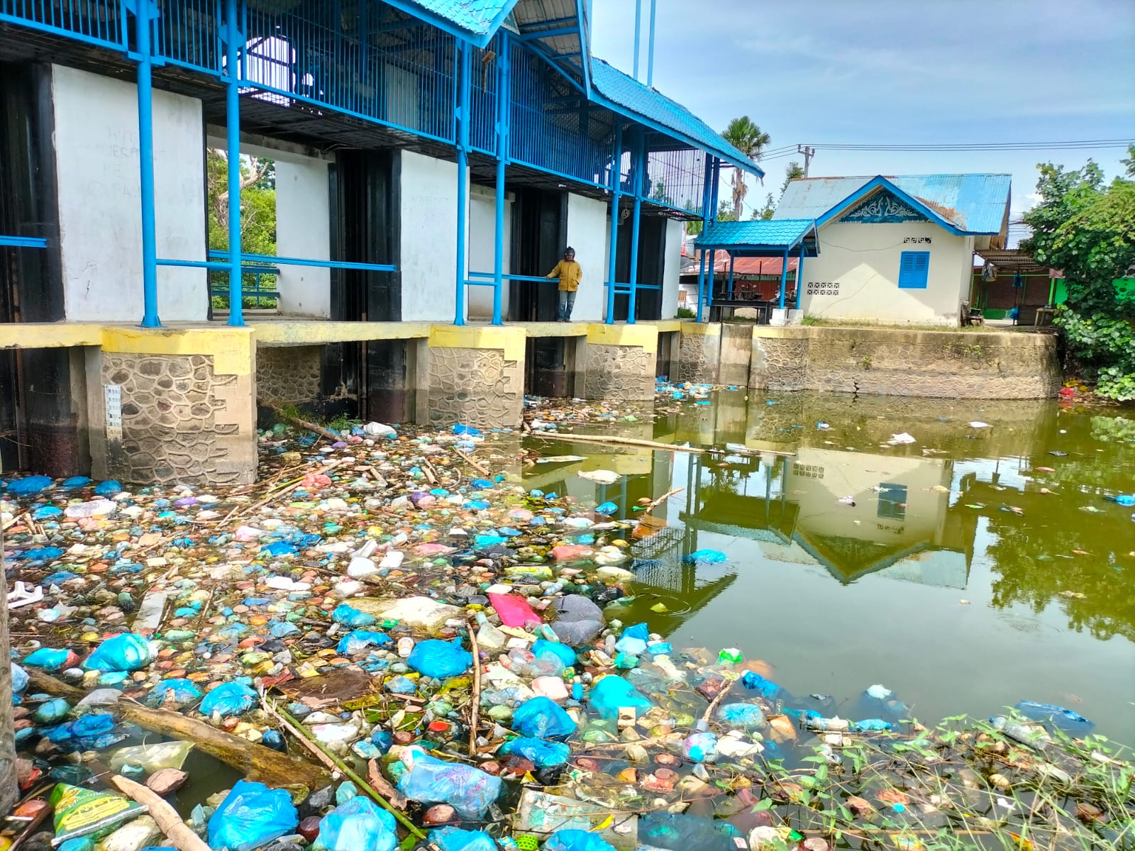 Tim ESN Desak Pemkab Pidie dan Pijay Segera Bersihkan Sampah di Sungai