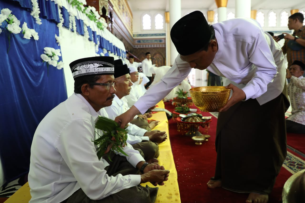 Pemkab Aceh Utara Peusijuek 267 Jamaah Calhaj Jelang Pemberangkatan ke Tanah Suci