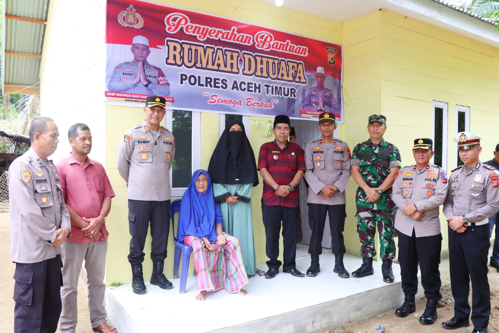 Kapolres Aceh Timur Serahkan 1 Unit Rumah untuk Dhuafa