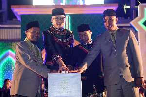 Gubernur Aceh bersama Hendra Budian Hadiri Pembukaan MTQ Ke-35
