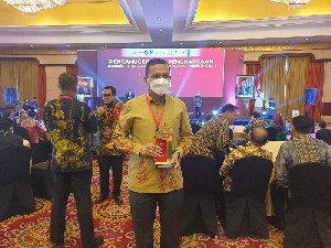 Pemerintah Aceh Raih Piala Anggakara Birawa sebagai Terbaik Pengelolaan Pengaduan Pelayanan Publik