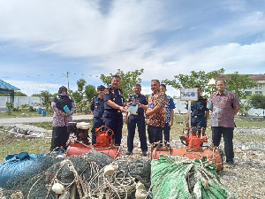 PSDKP Lampulo Musnahkan Alat Tangkap Trawl dan Rumpon Ilegal