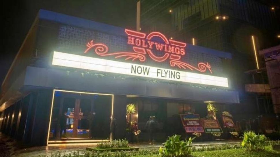 Anies Cabut Izin Outlet Holywing di Jakarta