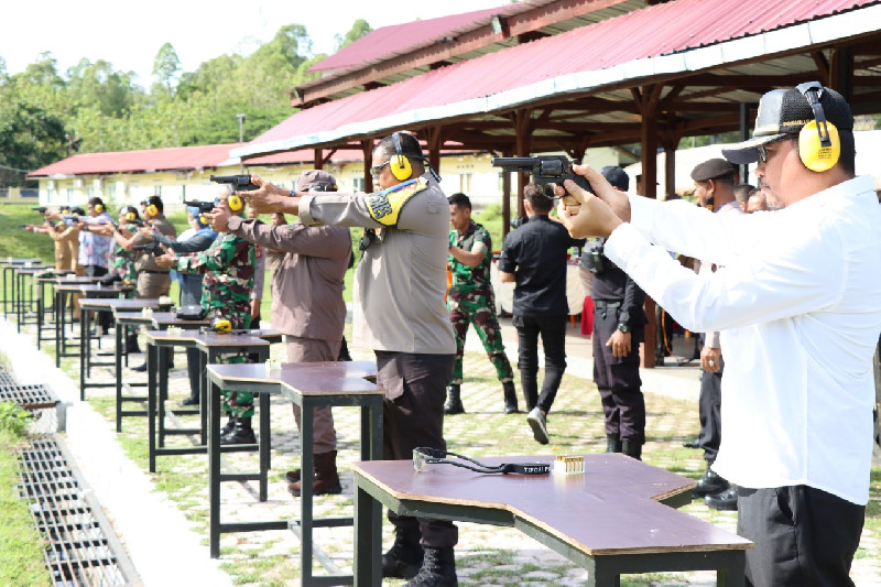 Semarakkan HUT Bhayangkara ke-76, Polres Aceh Besar Gelar Perlombaan Menembak