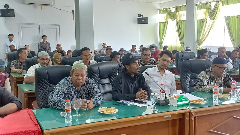 Audiensi dengan Warga, DPRK Aceh Timur Sepakat Akan Panggil Pemegang Izin HGU