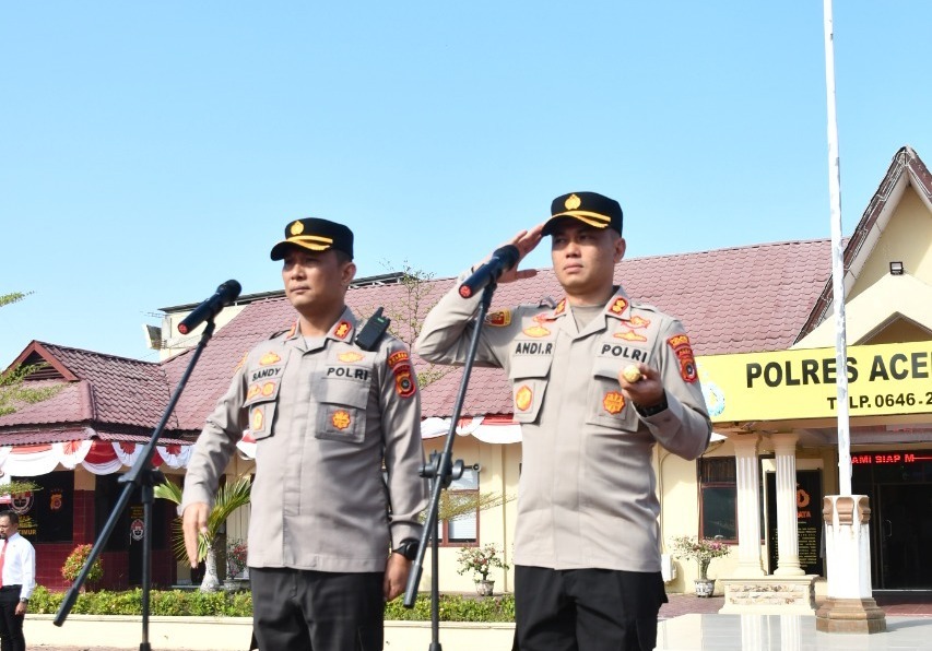 Pedang Pora dan Tari Ranup Lampuan Sambut Kedatangan Kapolres Aceh Timur