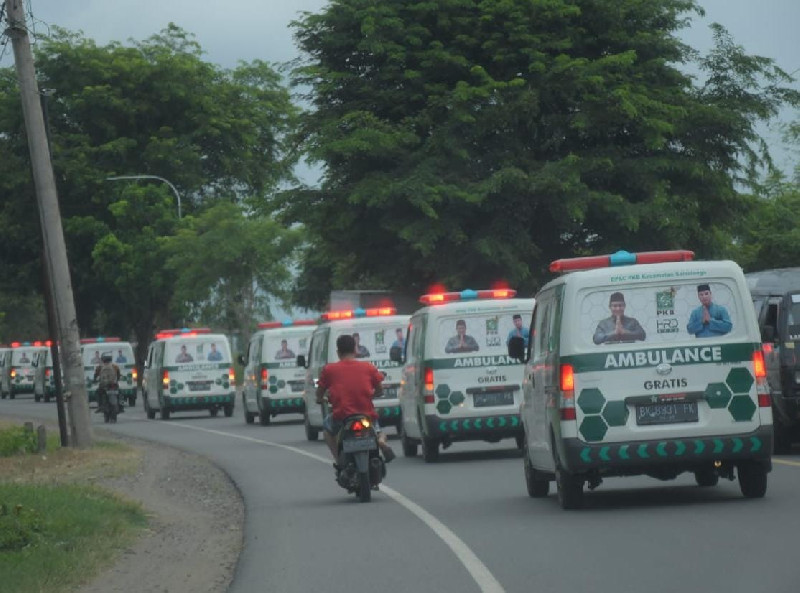 Melalui HRD, Muhaimin Iskandar Serahkan 21 Unit Mobil Ambulance Gratis