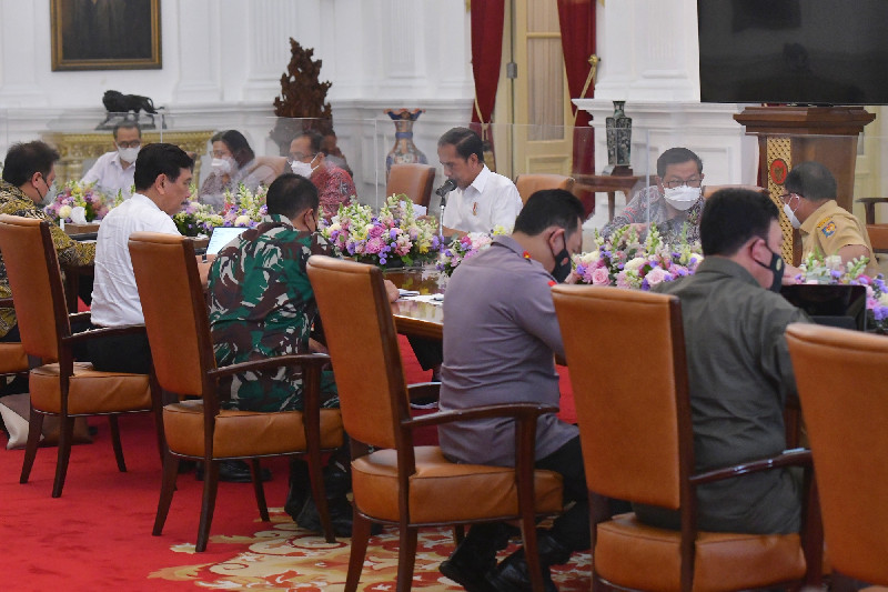 Evaluasi PPKM, Jokowi Minta Percepatan Vaksinasi Booster Bagi Masyarakat dan Jemaah Haji