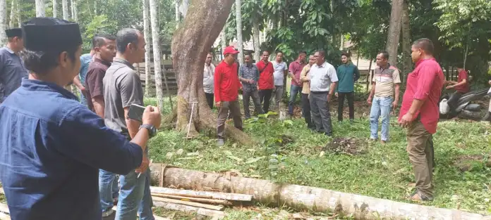Muslahuddin Daud Latih Puluhan Petani Durian di Aceh Jaya