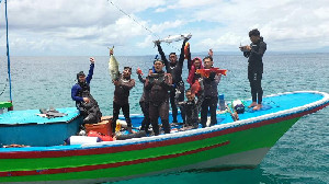 Komunitas Spearo Hunting di Pulau Nasi, Sumbangkan Ikan ke Dayah Tahfiz