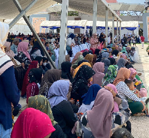 Ribuan Masyarakat Banda Aceh Antri Sembako pada Bazar UMKM BUMN