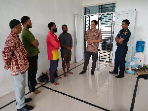 Panglima Laot Aceh Kunjungi Nelayan India yang Berada di Rumah Penampungan Sementera Pangkalan PSDKP Lampulo