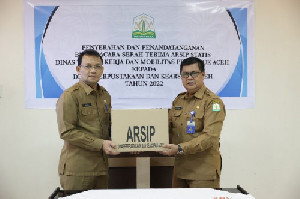 Disnakermobduk Aceh Serahkan 15 Boks Arsip Statis ke DPKA