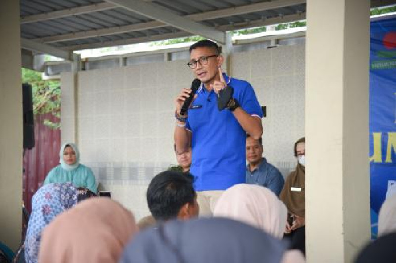 Sandiaga Uno Kunjungi Pengolahan Kerupuk Tiram di Aceh