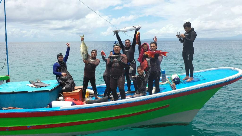 Komunitas Spearo Hunting di Pulau Nasi, Sumbangkan Ikan ke Dayah Tahfiz