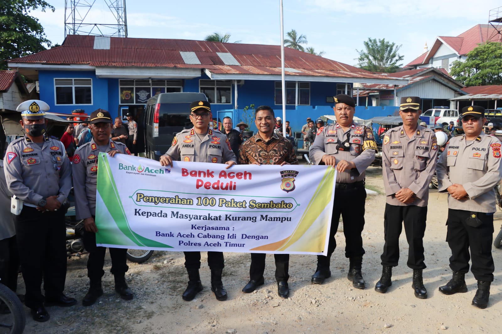 Peduli Dampak Kenaikan BBM, Polres Aceh Timur Bagikan 920 Paket Sembako