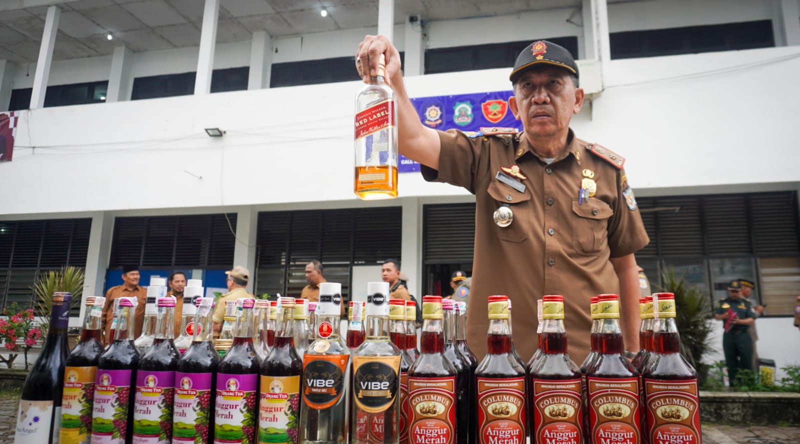 Musnahkan 36 Botol Miras, Kasatpol PP-WH Banda Aceh Tegaskan Gencar Lakukan Razia