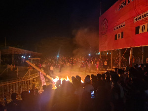Penonton Mengamuk Fasilitas Stadion Dibakar, Kesiapan Panitia Pertandingan Dipertanyakan