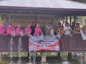 Dukung Ketahanan Pangan, Polres Aceh Besar Lepas 2500 Benih Ikan Nila