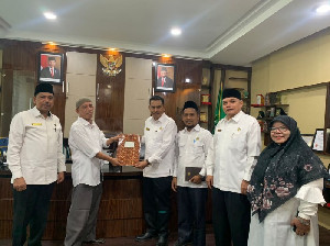 Kabag TU Marzuki Jabat Ketua Satgas Halal Aceh, Kakanwil Kemenag Aceh Saksikan Serah Terima Tugas
