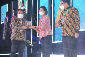Raih WTP 10 Kali Secara Beruntun, Pj Bupati Aceh Besar Terima Penghargaan Langsung dari Menkeu