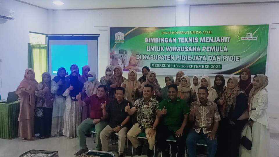 Diskop UKM Aceh dan DPRA Gelar Bimtek Menjahit Bagi Warga Pidie dan Pidie Jaya