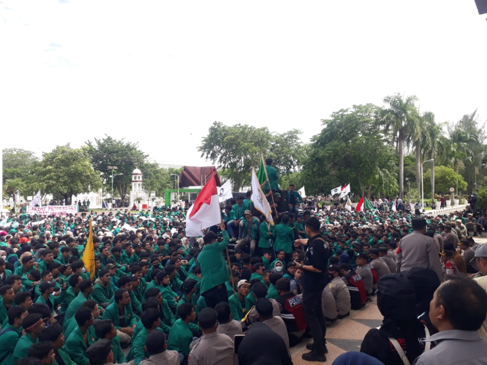 Demo Tolak Kenaikan BBM, Mahasiswa Datangi Kantor Gubernur Aceh