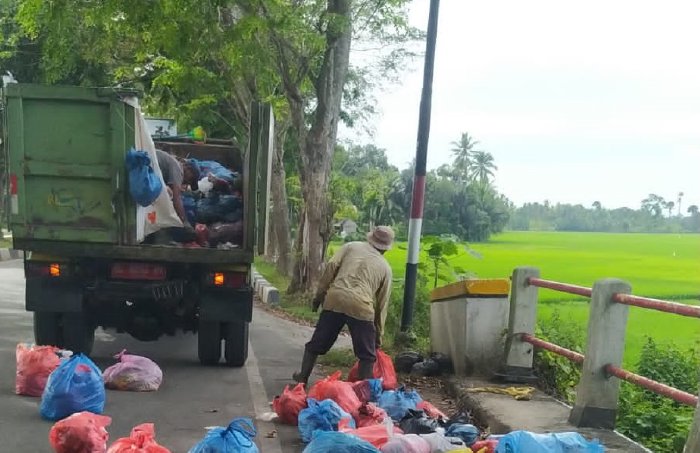 DLH Aceh Besar Himbau Masyarakat Tak Buang Sampah di Jalan