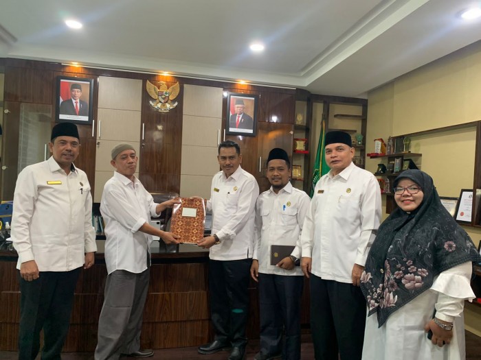 Kabag TU Marzuki Jabat Ketua Satgas Halal Aceh, Kakanwil Kemenag Aceh Saksikan Serah Terima Tugas