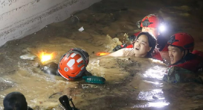 Terjebak di Parkir Mobil Apartemen, Tujuh Orang Tewas Saat Banjir Datang