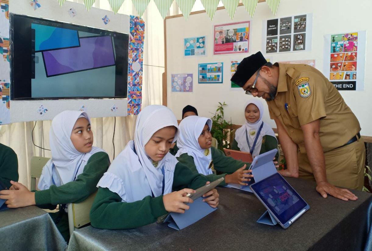 Siswa Sekolah Al Azhar Cairo Banda Aceh Gelar Pembelajaran dengan Teknologi