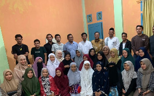Senator Abdullah Puteh Kunjungi Asrama Mahasiswa Aceh Timur di Banda Aceh.