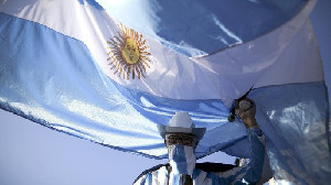Krisis Ekonomi Parah, Tapi Pasar Saham Argentina Justru Makin Kinclong