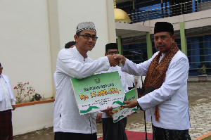 Hari Santri 2022, Kemenag Aceh Serahkan BOP ke Pesantren