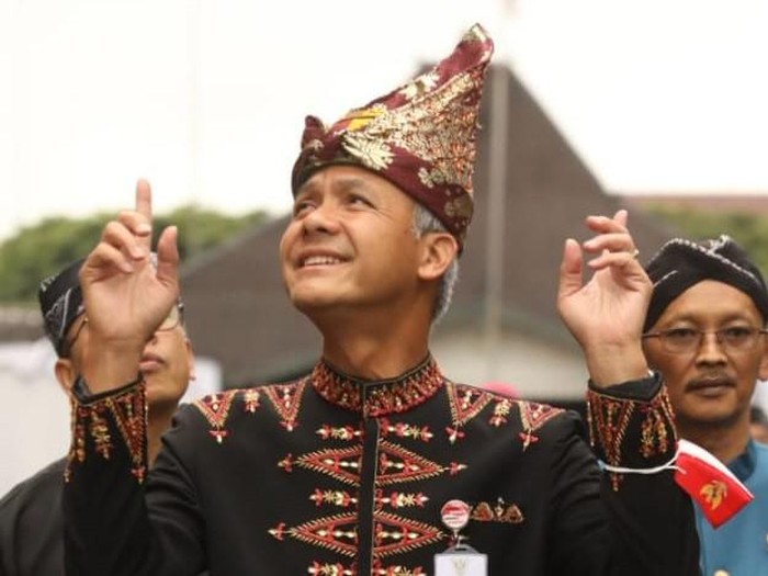 Rektor Unimal Apresiasi Ganjar Pranowo Kenakan Baju Adat Aceh dalam Upacara Hari Sumpah Pemuda