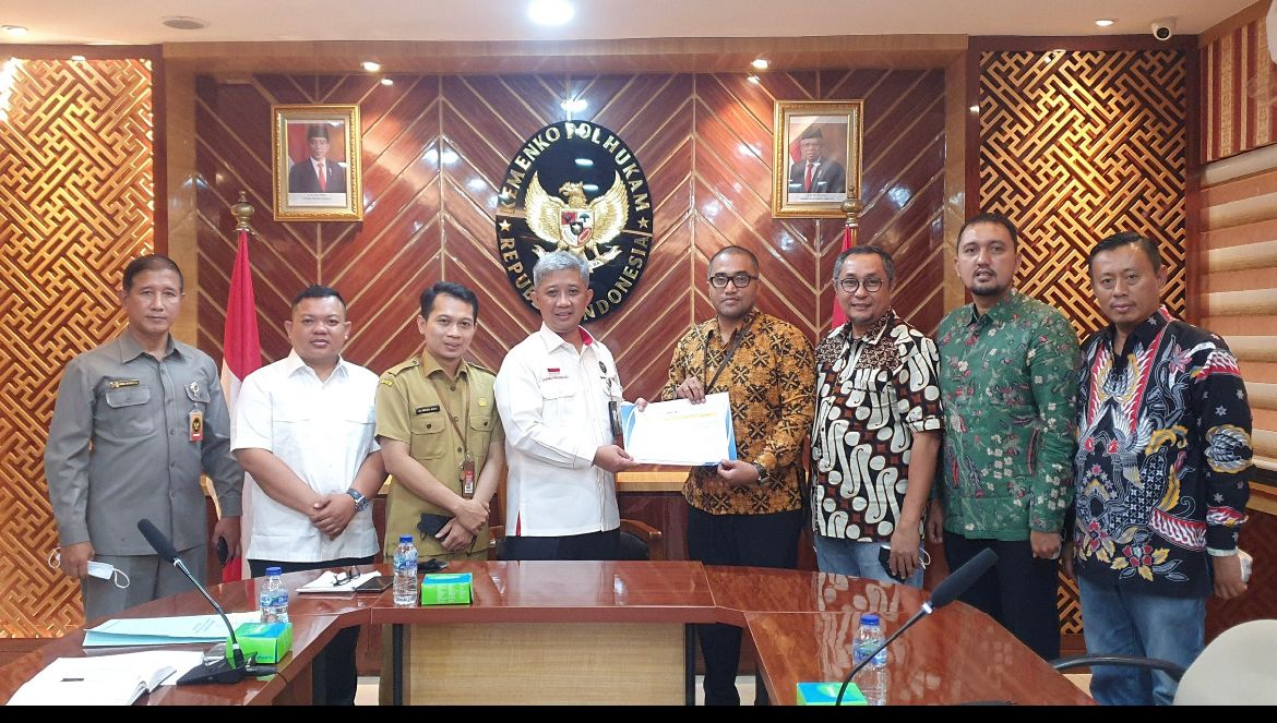 Kolaborasi Masyarakat Sipil Aceh Serahkan Draf Usulan Revisi UUPA Ke Kemenkopolhukam