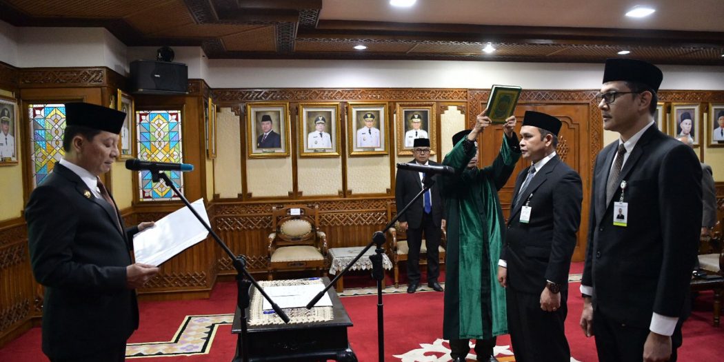Pj Gubernur Aceh Lantik Anggota Direksi PT BPRS Mustaqim Aceh