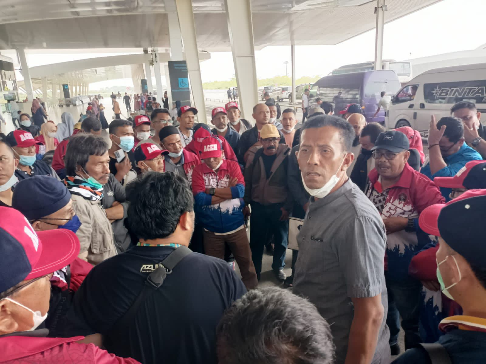 Kontingen Porwanas  PWI Aceh Bertolak ke Surabaya Usai Sempat Tertahan di Bandara Kualanamu