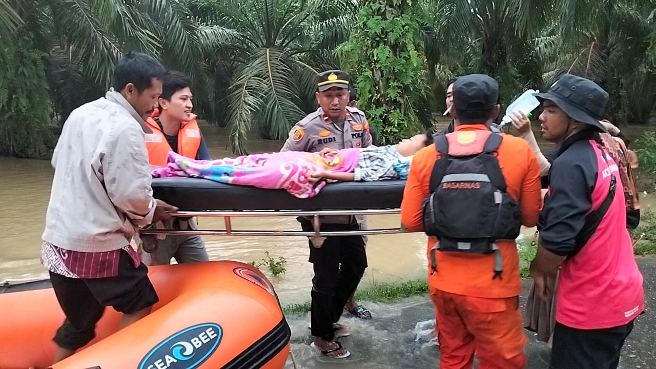 Kapolsek Tamiang Hulu Evakuasi Pasien Gawat Darurat