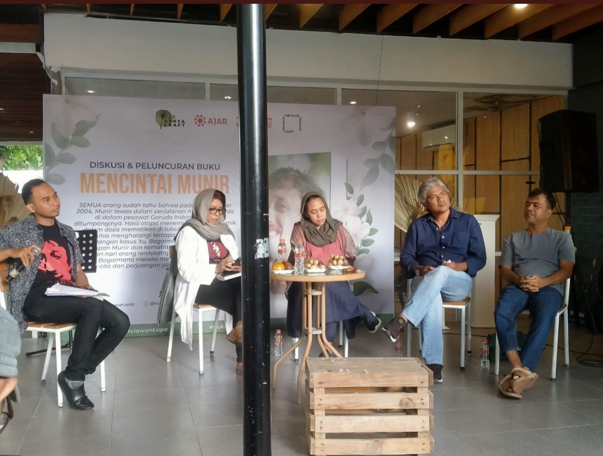 Diskusi dan Peluncuran Buku "Mencintai Munir" Dalam Menyebarkan Semangat Juang