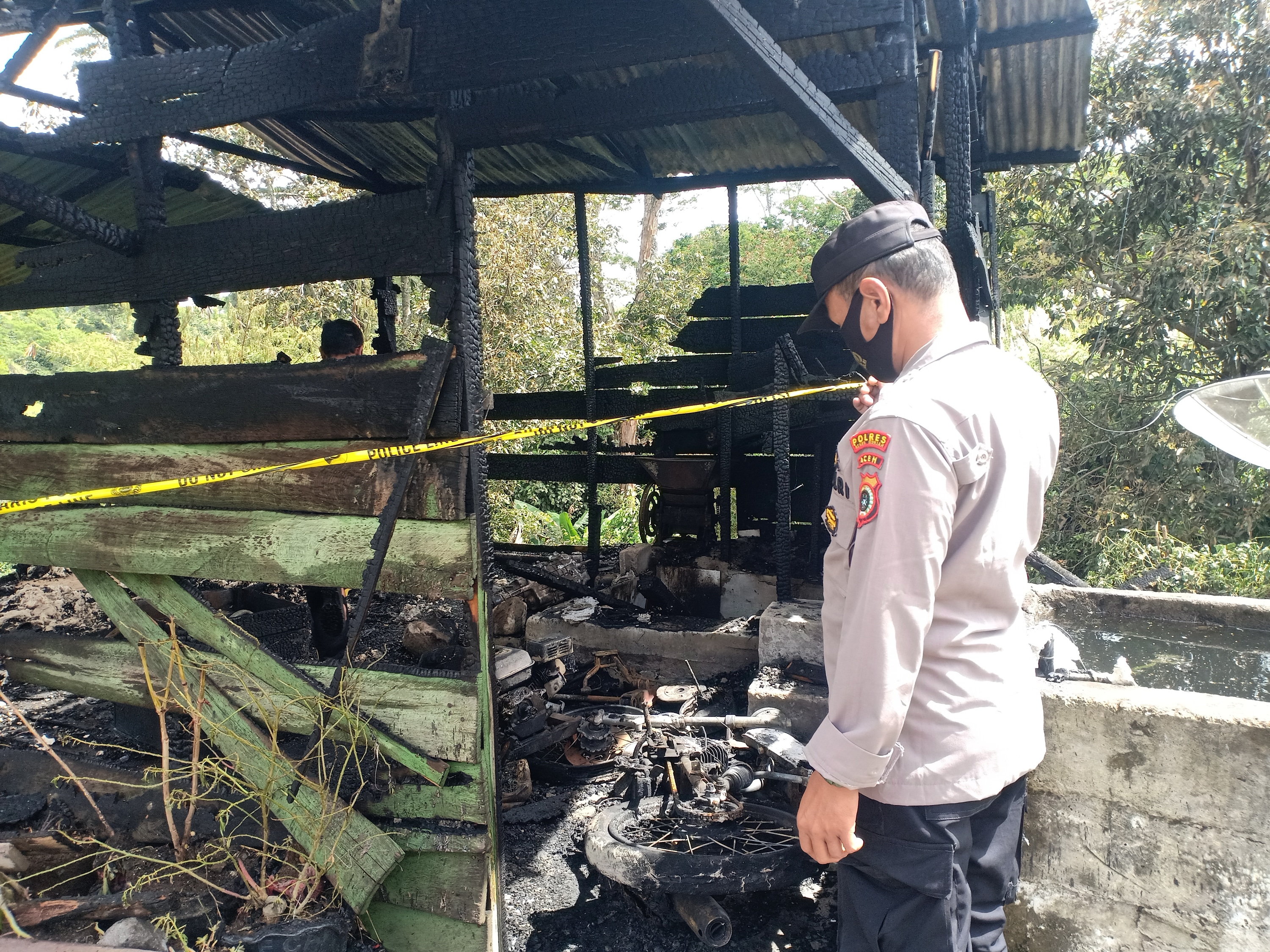 Gudang Tempat Penggilingan Kopi di Bener Meriah Terbakar, Polisi Berjibaku Padamkan Api