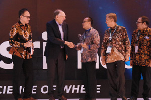 Dirjen Dukcapil Kemendagri Raih Penghargaan Honorable Mention dari Future of Government Awards