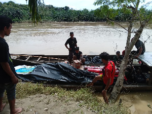 Karang Taruna Distribusi Bantuan ke Pendalaman Aceh Tamiang dengan Boat