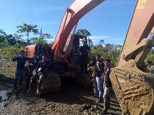 Polisi Gerebek Dua Lokasi Illegal Mining, 12 Pelaku dan 2 Eskavator Diamankan