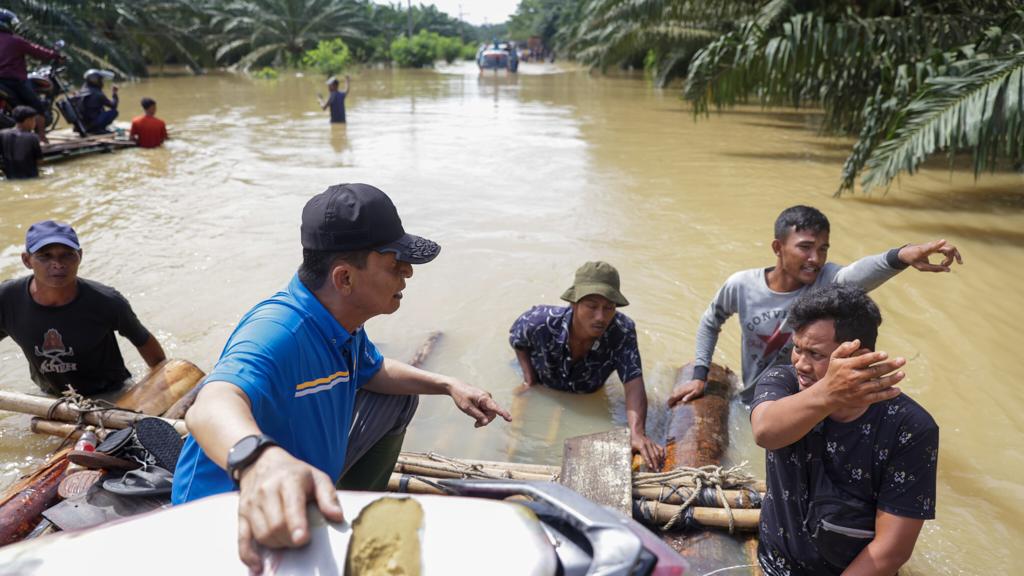 Achmad Marzuki Turun Langsung ke Aceh Tamiang Tinjau Bencana Banjir, Instruksikan SKPA Siapkan Kebutuhan Masyarakat
