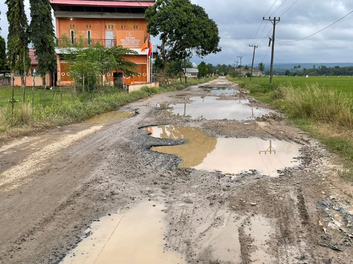 Banyak Jalan Rusak di Aceh Utara, Ketua DPR Aceh Prihatin