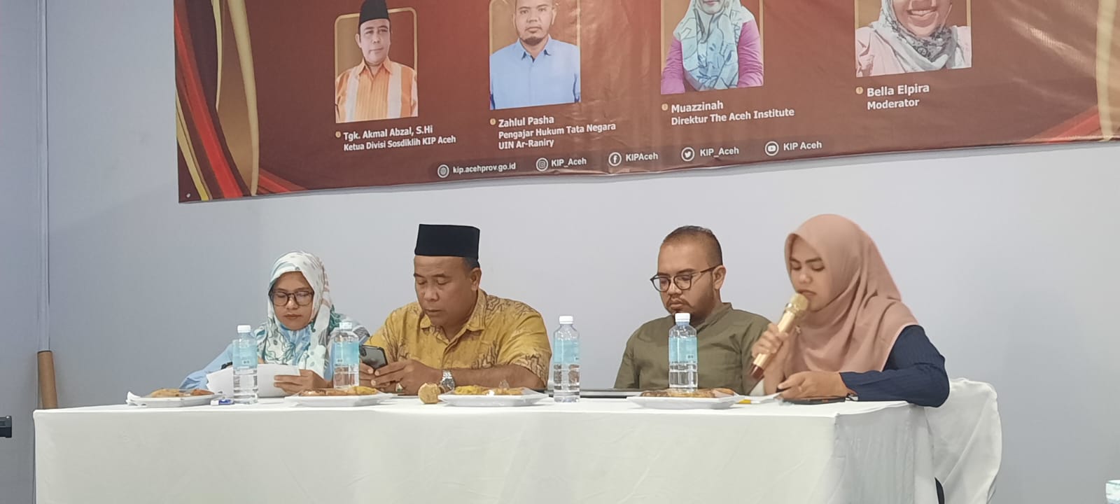 Adakan Diskusi, KIP Aceh dan The Aceh Institute Bahas Pentingnya Partisipasi Politik
