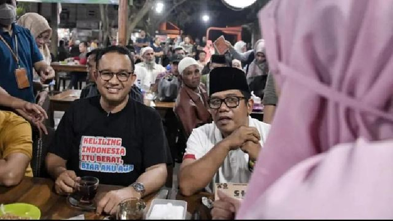 Anies Pakai Kaus Saat Berkunjung ke Aceh: Keliling Indonesia Itu Berat, Biar Aku Aja