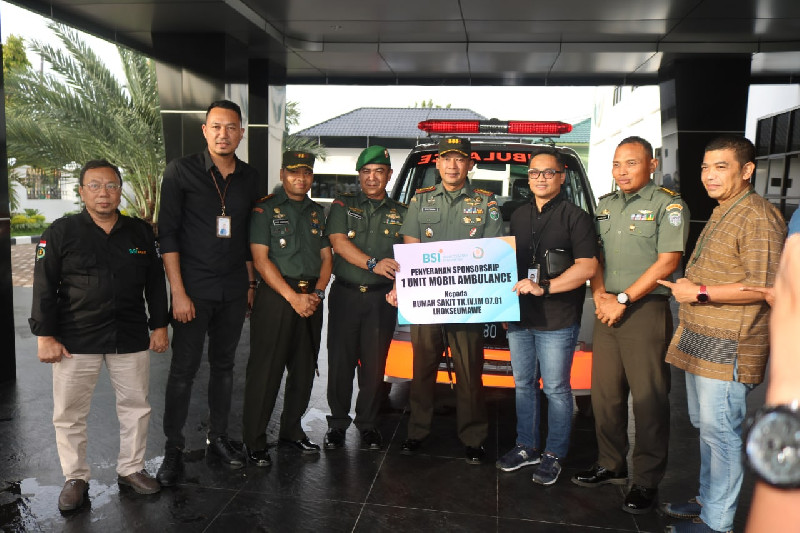 Bantu Pelayanan Kesehatan, BSI Lhokseumawe Serahkan Ambulans ke RS Kesrem TNI