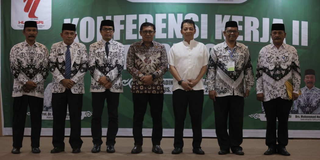 Pj Gubernur Hadiri Konferensi Kerja PGRI Aceh